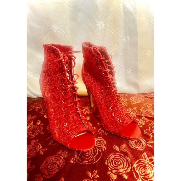Stiletto High-Heels With Red See-Through Design Size 7 1/2 - Picture 1 of 5